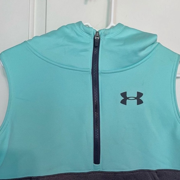 🍒6 items for $30🍒 Under Armour Sleeveless Hooded Vest - Picture 5 of 5